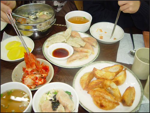 온통 만두 메뉴로 훌륭한 외식을 했다. 